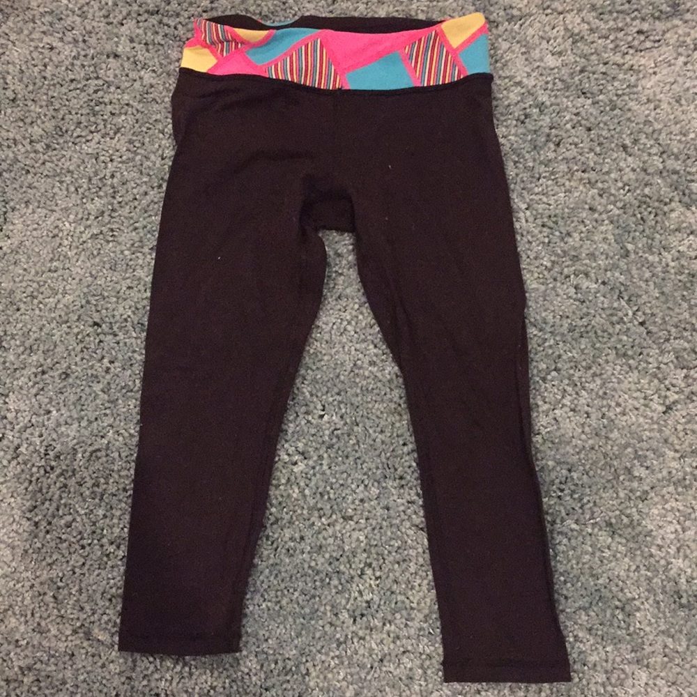 Black cropped ivivva leggings
